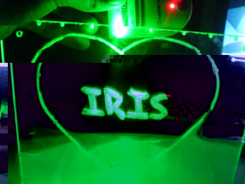 Das Schild im Dunkeln