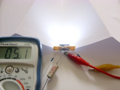 Spannung: 2,59V<br />Strom: 5,1mA<br />Widerstand: 470Ohm<br />Blendenzahl: F/2.8<br />Belichtungszeit: 1/5sek<br />Brennweite: 6mm<br />Filmempfindlichkeit: ISO-300