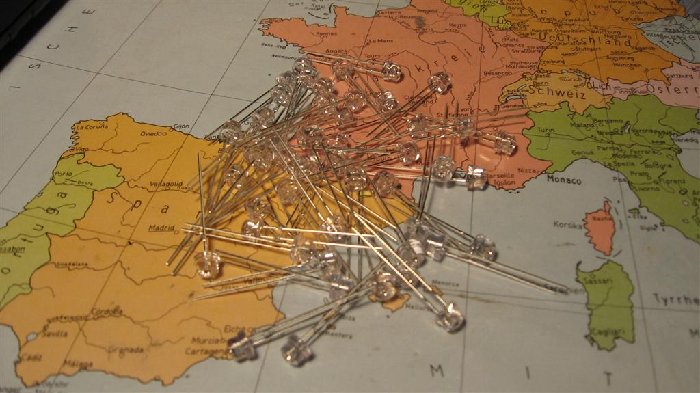 Sooo viele LEDs... hab ich noch nie selber besessen und auf einem Haufen gesehen (bis jetzt)...