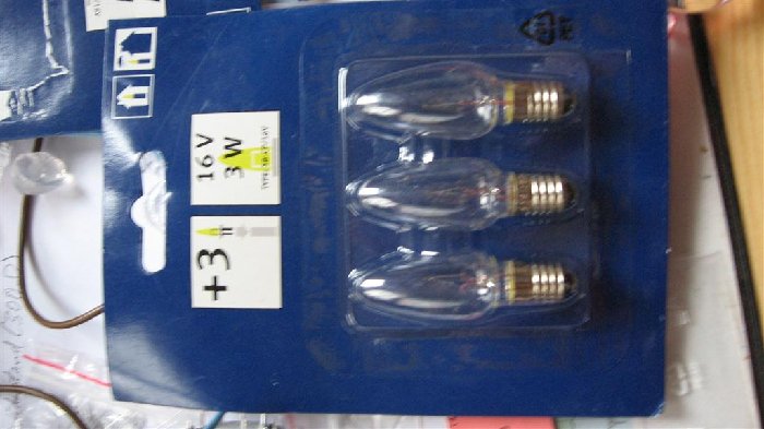 Ein paar Ersatzgewinde ...äh Birnchen... (Während der Tests habe ich so einige verhunzt)