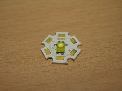 Dann die REBEL auf der Star-Platine exakt platzieren.