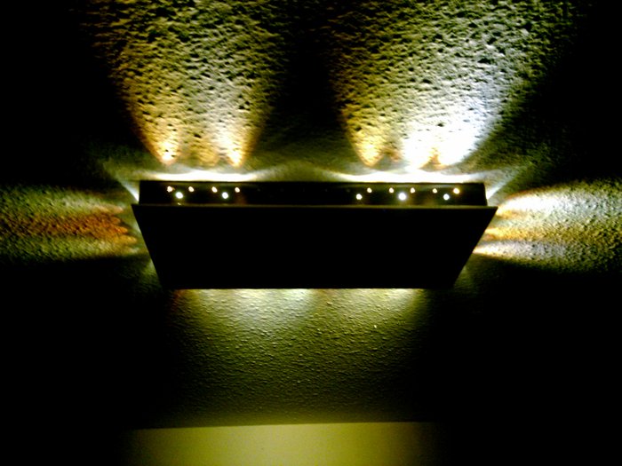 Hier fällt mal eine Gruppe aus 7 LEDs aus. Alle zur selben Zeit. Und sie funktionieren auch, da sie immer mal wieder angehen.