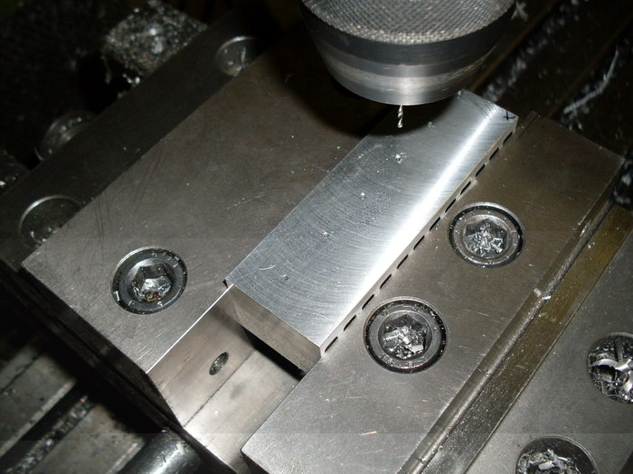 Kühlkörper bohren.jpg (338.27 KiB) 12543 mal betrachtet Erst mal Bohren...