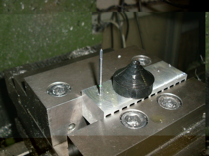 Kühlkörper Gewinde schneiden.jpg (287.61 KiB) 12570 mal betrachtet dann M1,6er Gewinde rein.