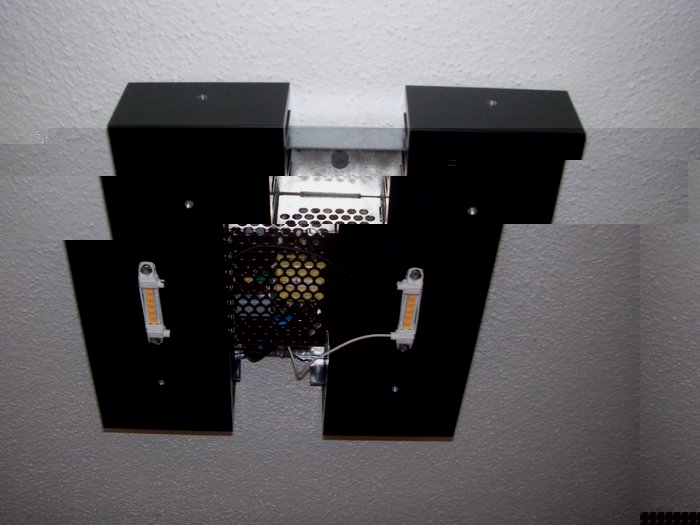 Die Bohrungen am Rand des Kühlkörpers sind für den Lampenschirm,<br />die unteren neben den LEDs zur Aufhängung des KK