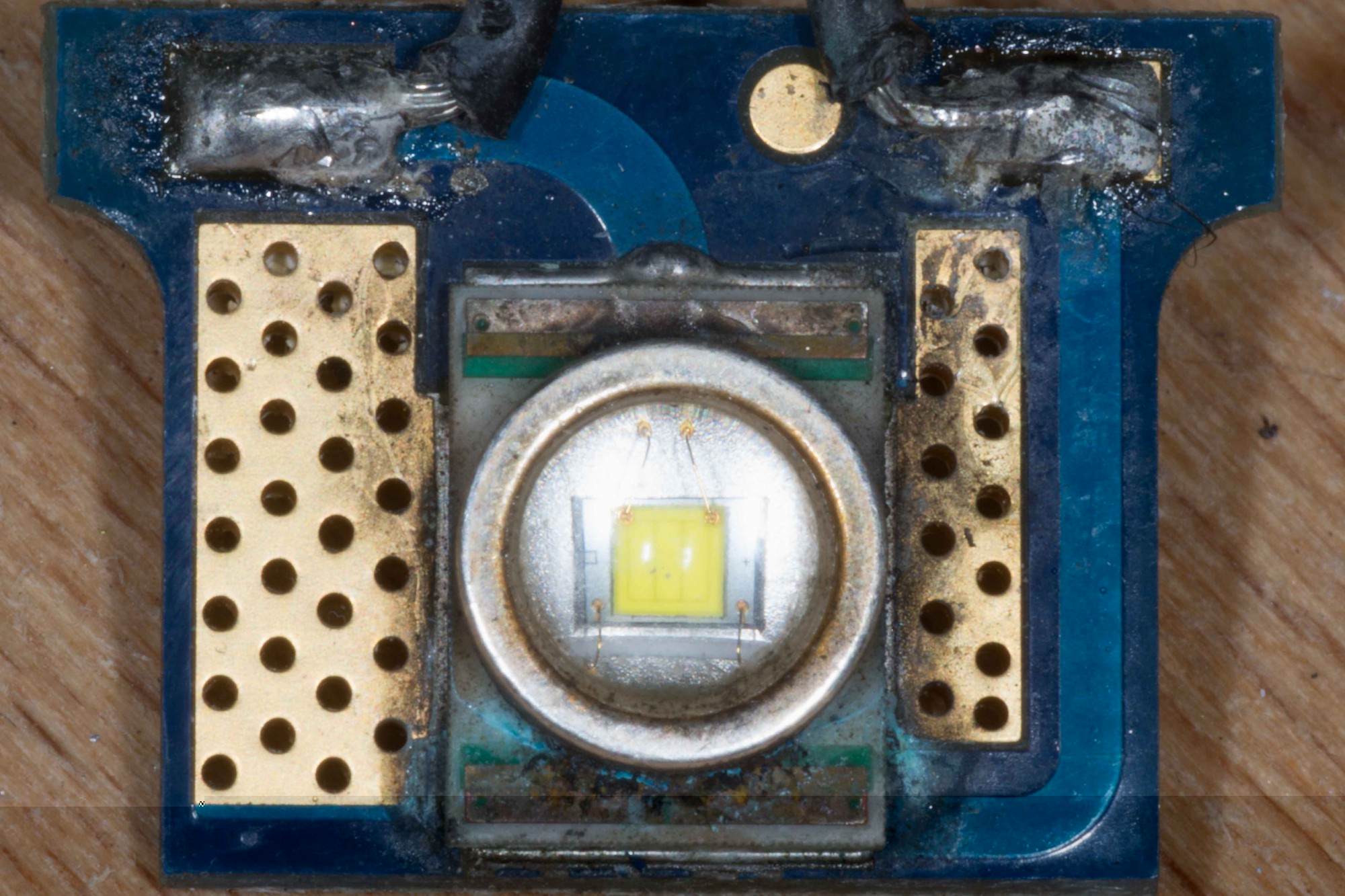 Ältere Led-Platine mit gleichen Abmessungen