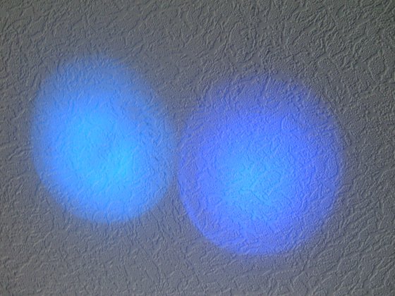 Links:Lumitronix 8000mcd 20° 470nm<br />Rechts:Europkauf 7000mcd 25° 460nm,in wirlichkeit eher 450-455.