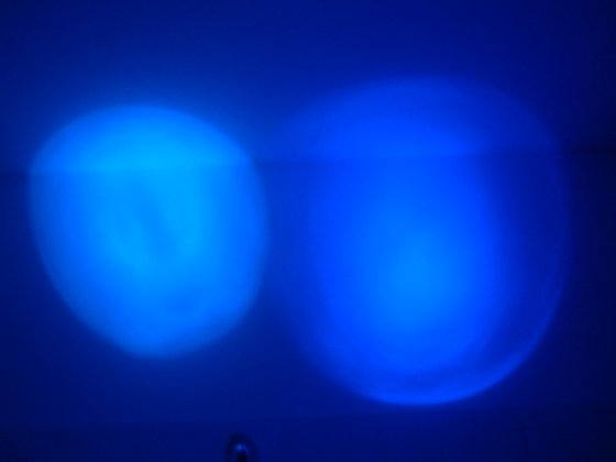 Links:Lumitronix 8000mcd 20° 470nm<br />Rechts:Europkauf 7000mcd 25° 460nm,in wirlichkeit eher 450-455.